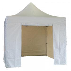 Stand Pro 5 x 5 avec 3 rideaux + 1 porte